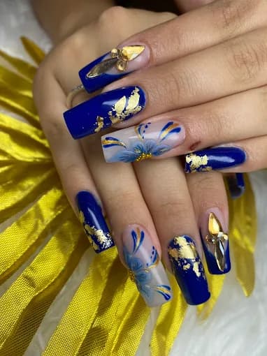 Blue nail art