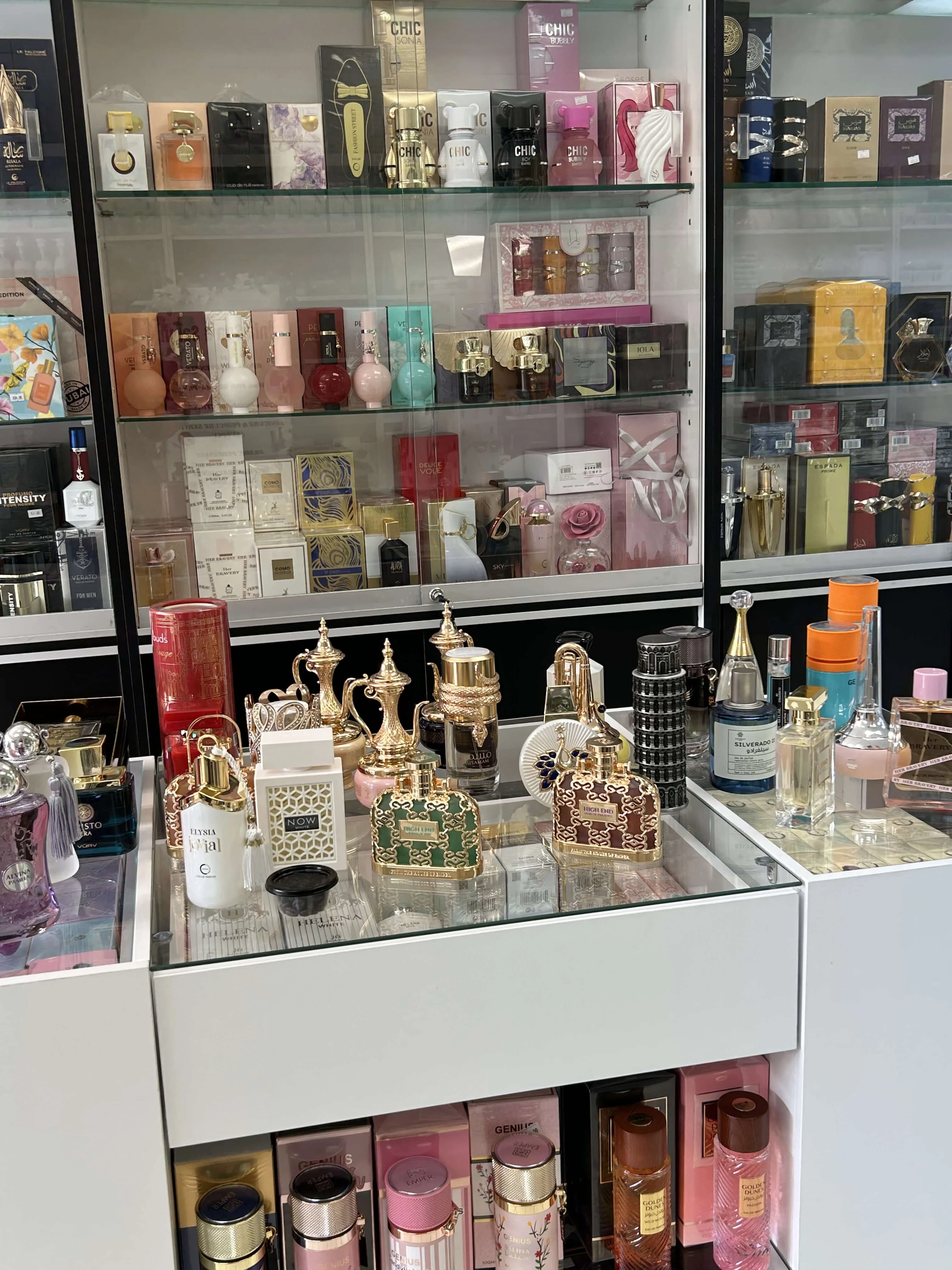 Perfume showcase